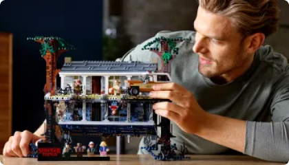 Sürükleyici LEGO® Stranger Things dünyasına adım at.