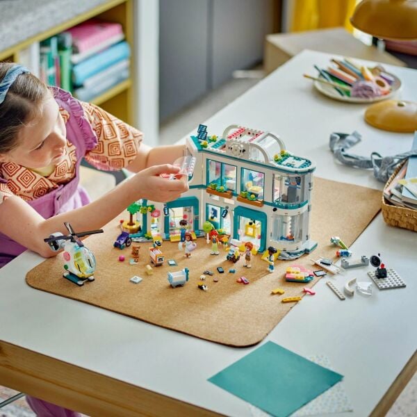 Lego Friends Heartlake Şehir Hastanesi 42621