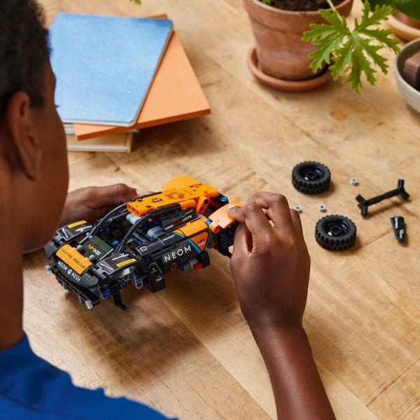 Lego Technic Neom Mclaren E Yarış Arabası 42166