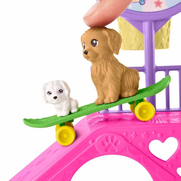 Mattel Barbie Chelsea Kaykay Parkı HJY35