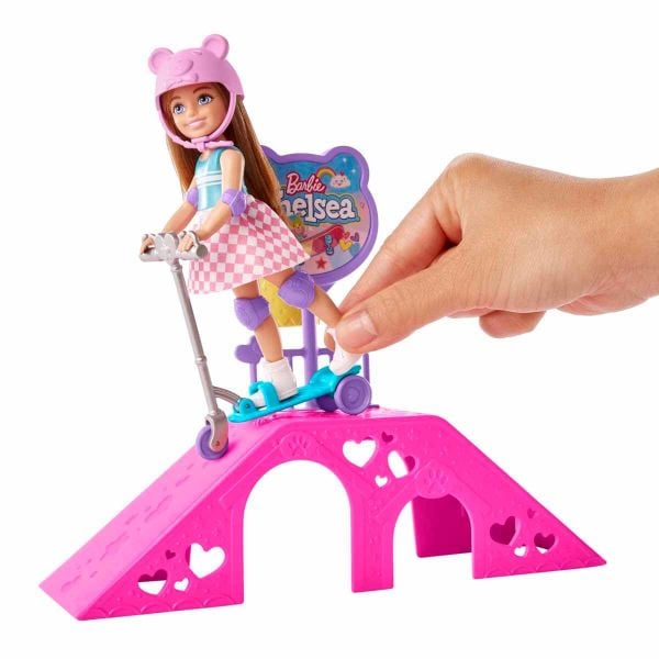 Mattel Barbie Chelsea Kaykay Parkı HJY35