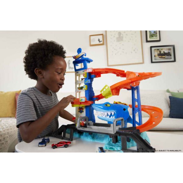 Mattel Hot Wheels Köpek Balığından Kaçış Set HDP06